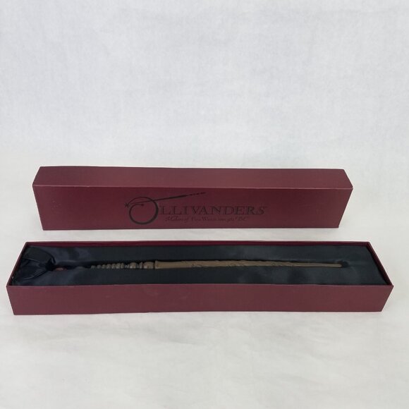 Ollivanders Wand 14.75” Ash #3 2014 Wizarding World Of Harry Potter Park w Box - Picture 2 of 12